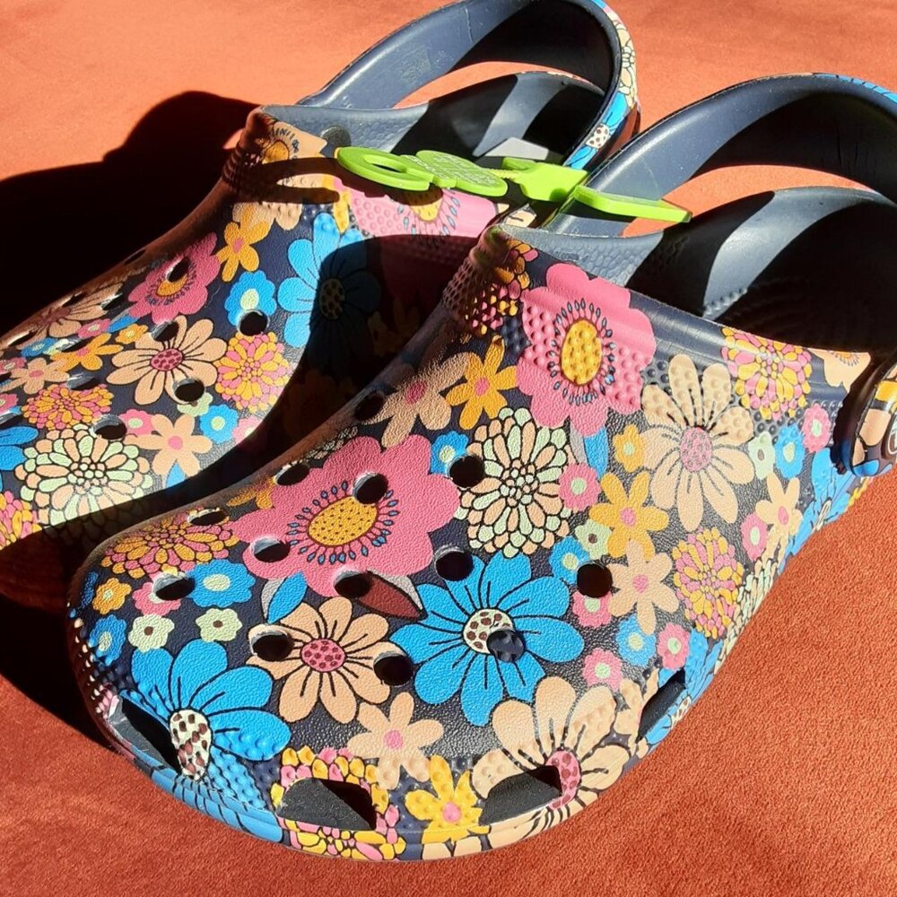 Brand New Women's Crocs Classic Retro Floral Clogs